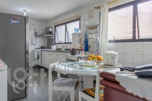 Image 10 - 868927
