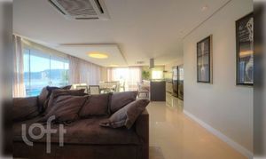 Image 11 - 868935