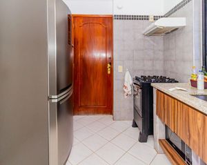 Image 10 - 868937