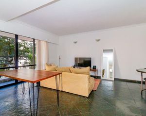 Image 22 - 868937