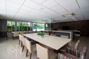Image 28 - 868944
