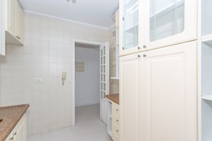 Image 17 - 868991
