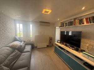 Image 8 - 868996