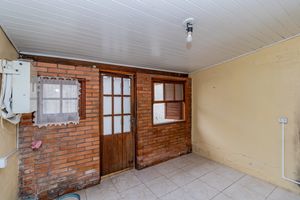 Image 16 - 868997