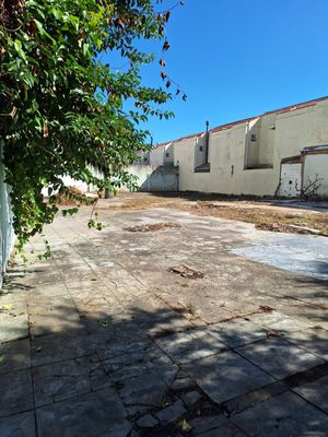 Image 1 - 869001