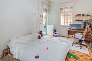 Image 21 - 869002