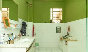 Image 6 - 869002