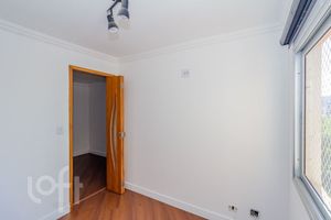 Image 22 - 869003
