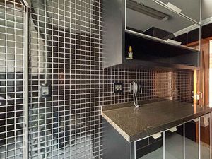 Image 7 - 869003