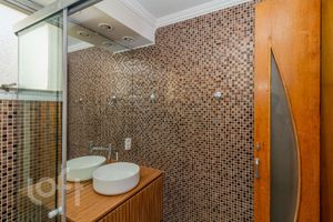 Image 19 - 869003