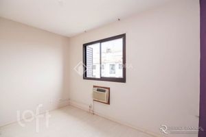 Image 22 - 869004