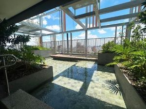 Image 6 - 869008
