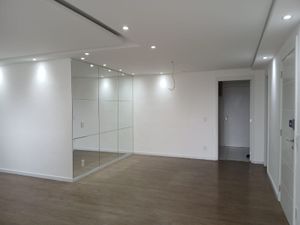 Image 4 - 869028