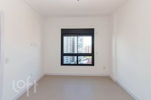 Image 7 - 869030