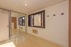 Image 8 - 869048