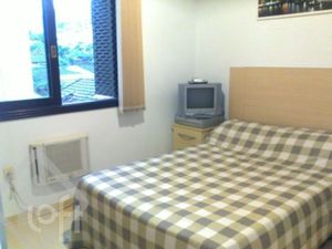 Image 4 - 869048
