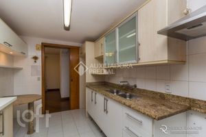 Image 17 - 869051