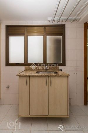 Image 33 - 869051