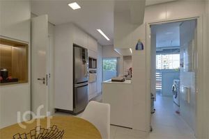 Image 6 - 869060