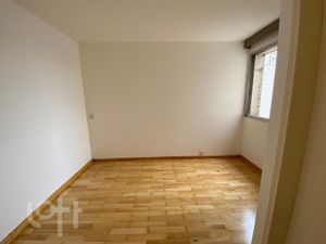 Image 8 - 869082