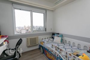 Image 19 - 869100