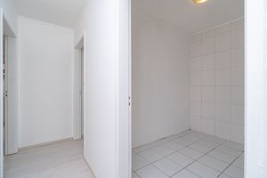 Image 9 - 869101