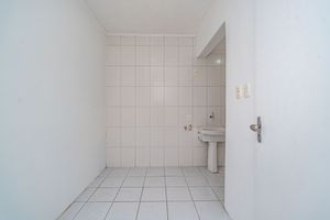 Image 10 - 869101