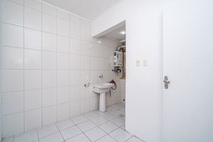 Image 11 - 869101