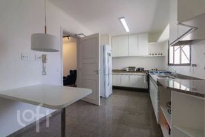 Image 6 - 869105
