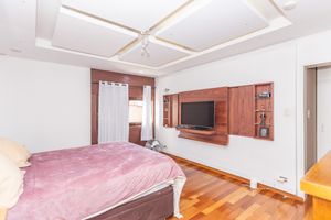 Image 31 - 869110
