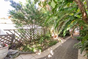 Image 93 - 869110