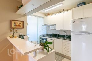 Image 4 - 869241