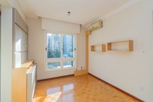 Image 10 - 869281