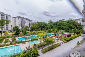 Image 8 - 869282
