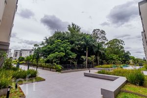 Image 82 - 869282
