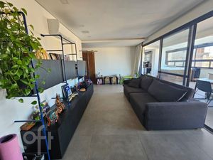 Image 4 - 869296
