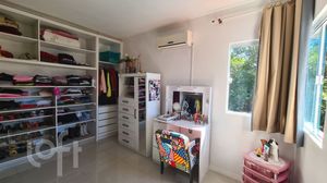 Image 17 - 869321