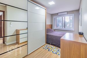 Image 19 - 869328
