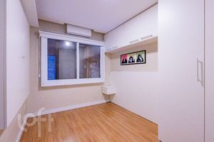 Image 16 - 869328