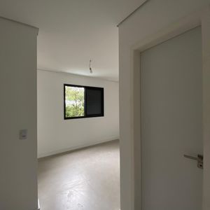 Image 10 - 869350