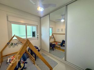 Image 13 - 869357