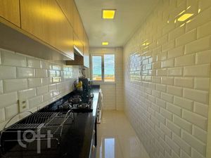 Image 9 - 869357