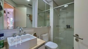 Image 8 - 869368
