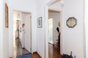 Image 7 - 869400