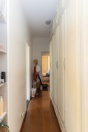 Image 22 - 869400