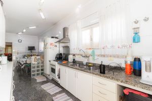 Image 35 - 869400