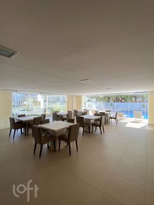 Image 11 - 869405