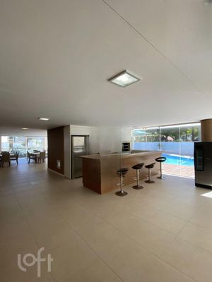 Image 10 - 869405
