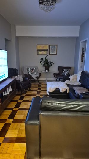 Image 4 - 869410