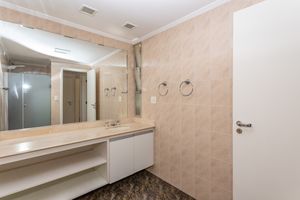 Image 12 - 869417
